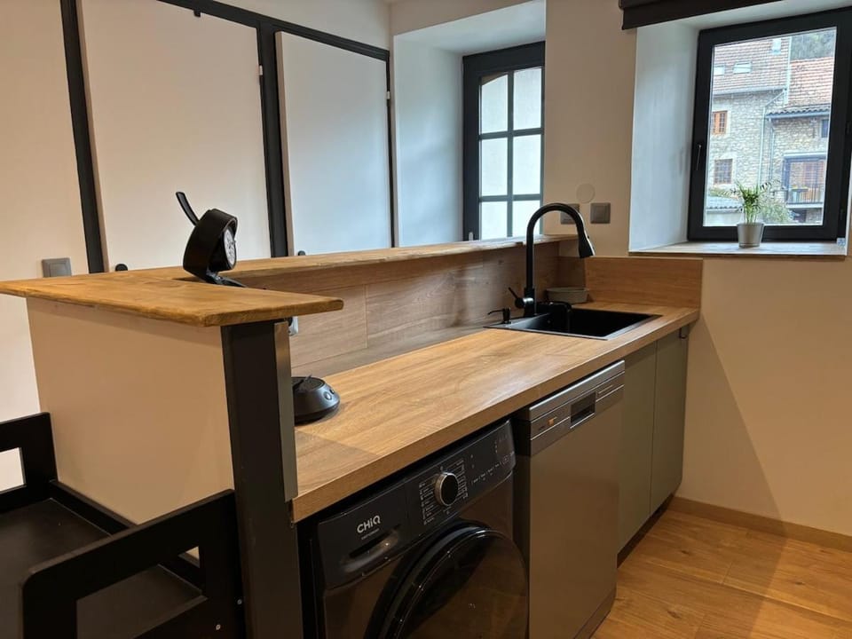 Appartement tout équipé - 2 Chambres avec Clim et parking privé Apartment in Auvergne-Rhône-Alpes