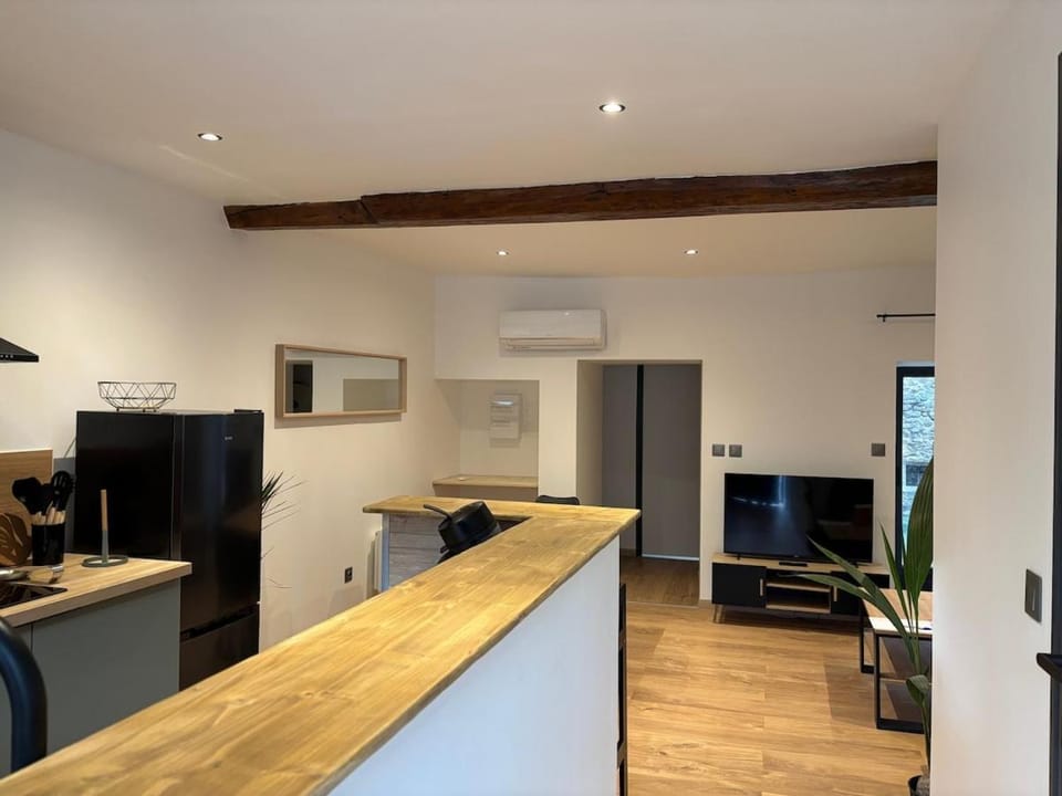 Appartement tout équipé - 2 Chambres avec Clim et parking privé Apartment in Auvergne-Rhône-Alpes