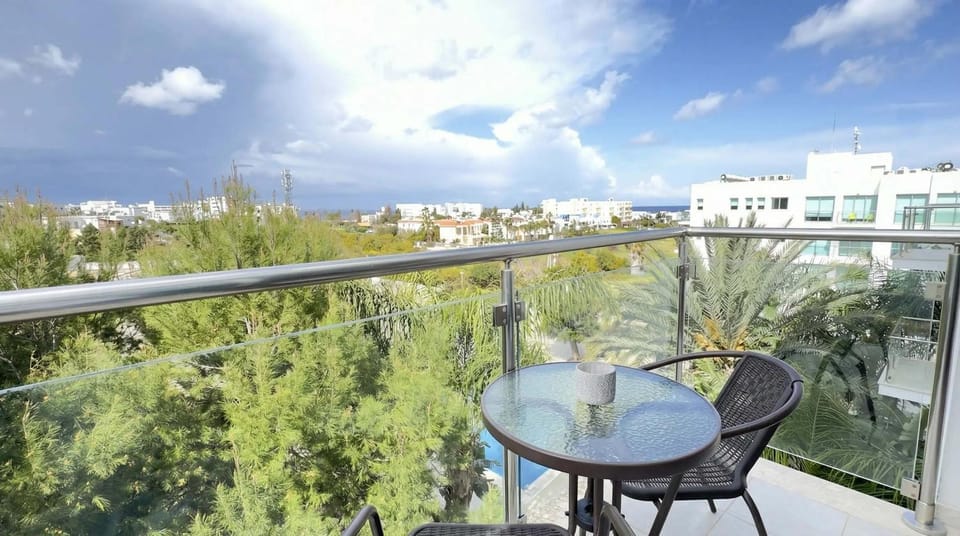 Property building, Patio, Day, View (from property/room), Balcony/Terrace, Dining area