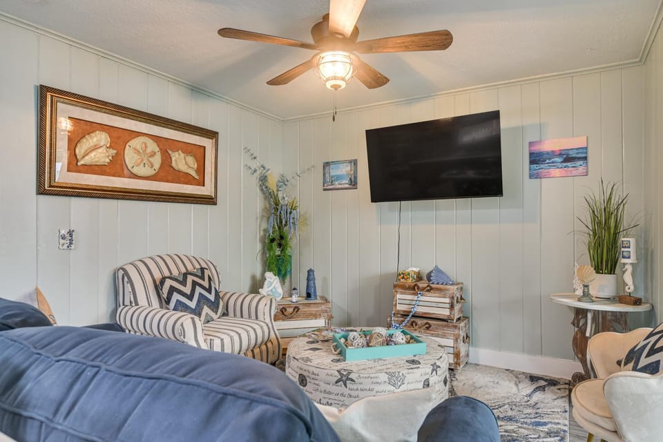 Near Beach & Corey Ave! Walkable Snowbird Escape House in Saint Pete Beach