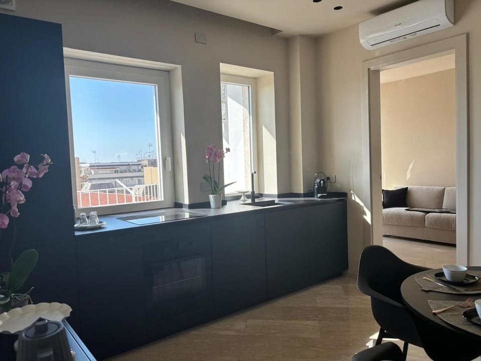 Dining area, kitchen