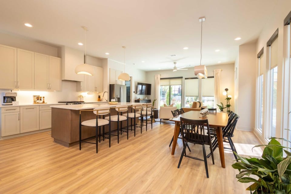 Pool, Hot tub, Sauna & Firepit- 7 Min to Broadway Apartment in East Nashville