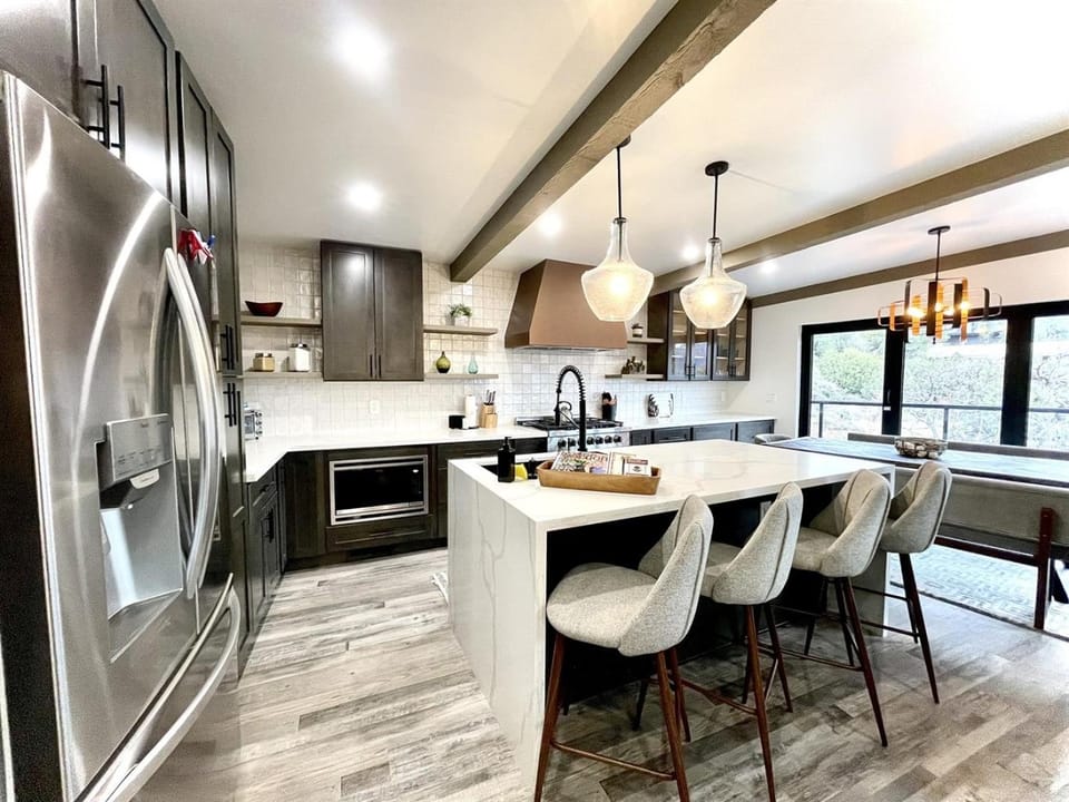 Kitchen or kitchenette, Dining area, dishwasher
