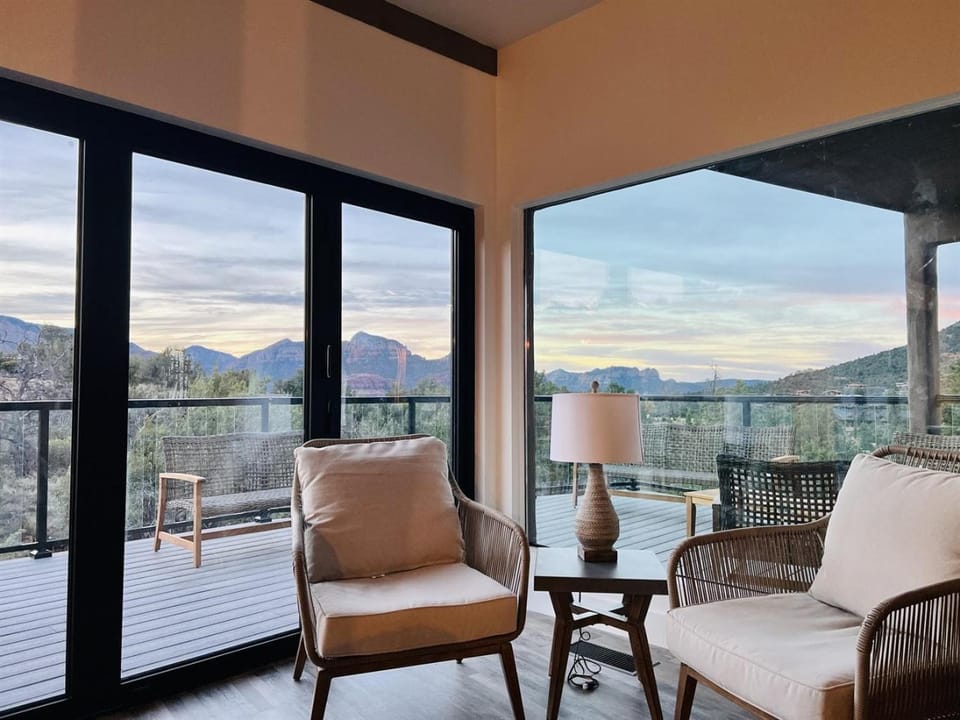 Patio, View (from property/room), Seating area, Mountain view