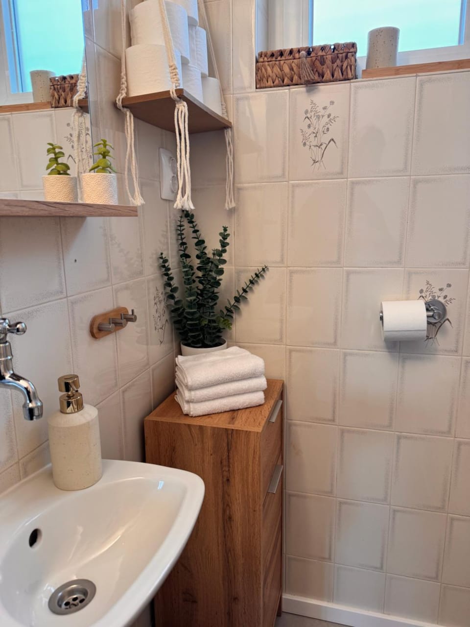 Bathroom, towels