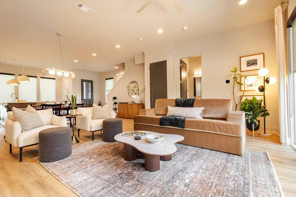 Noa Nashville | Pool, Sauna & Firepit Vibes Apartment in East Nashville