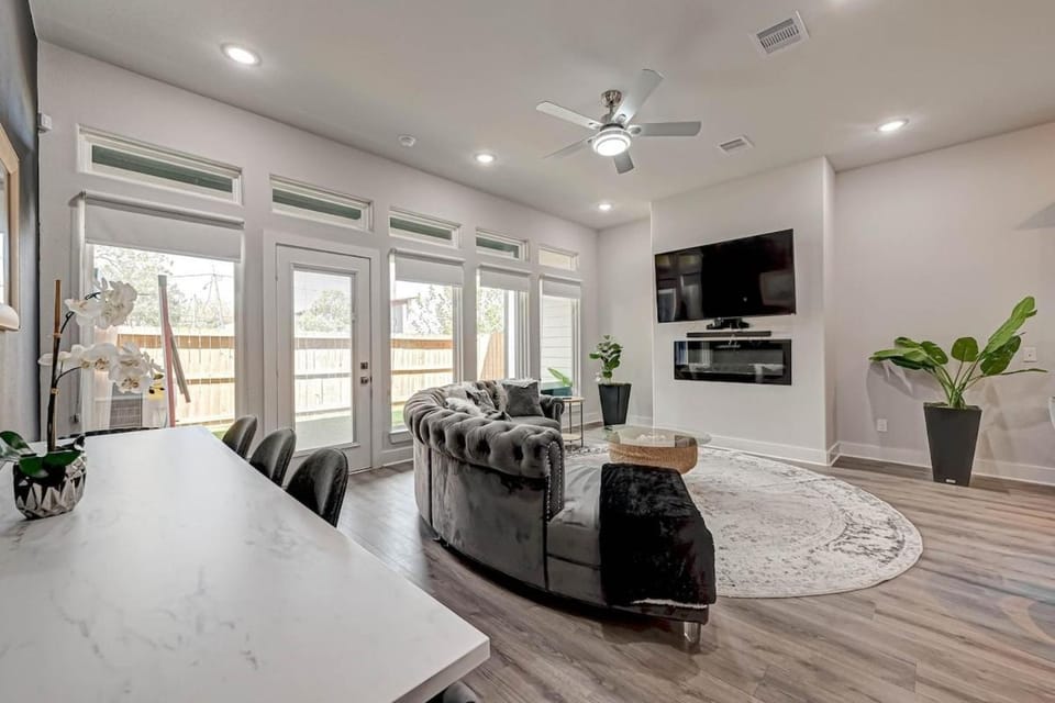 Cozier Zen • NRG, Med Ctr & DTWN • Mini Golf House in Harris County