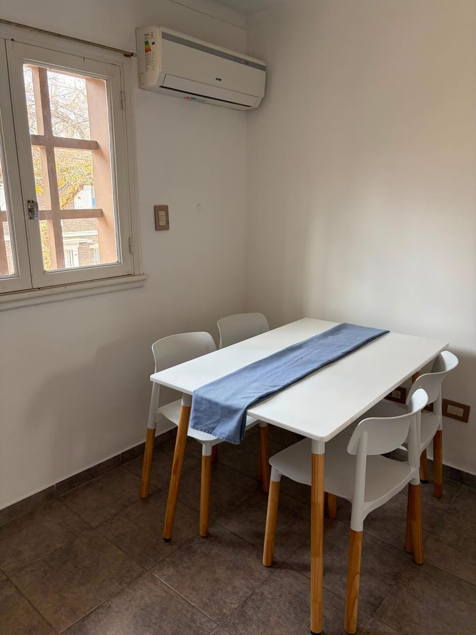 Apartamento con cochera en plena 5ta sección Apartment in Mendoza
