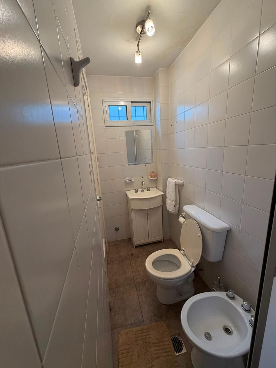 Apartamento con cochera en plena 5ta sección Apartment in Mendoza