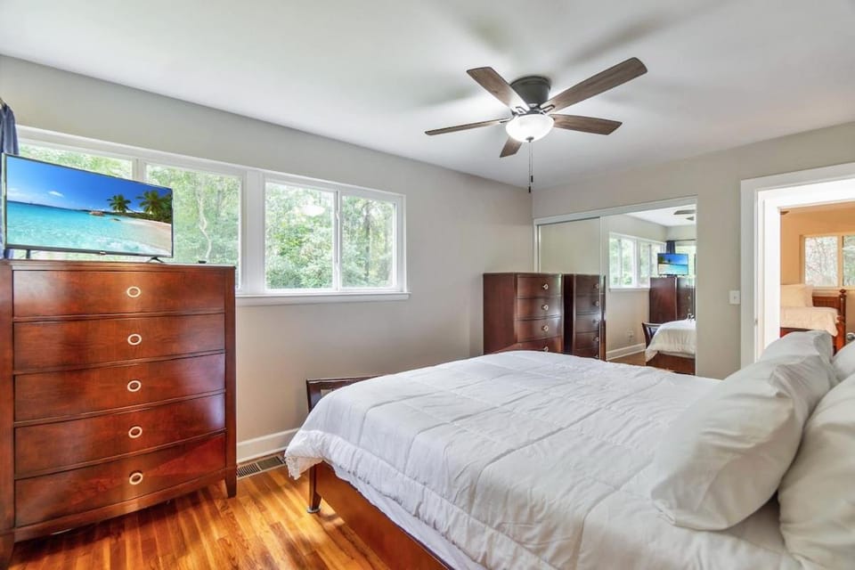 Hill House- Centrally Located, close to everything Villa in Pensacola