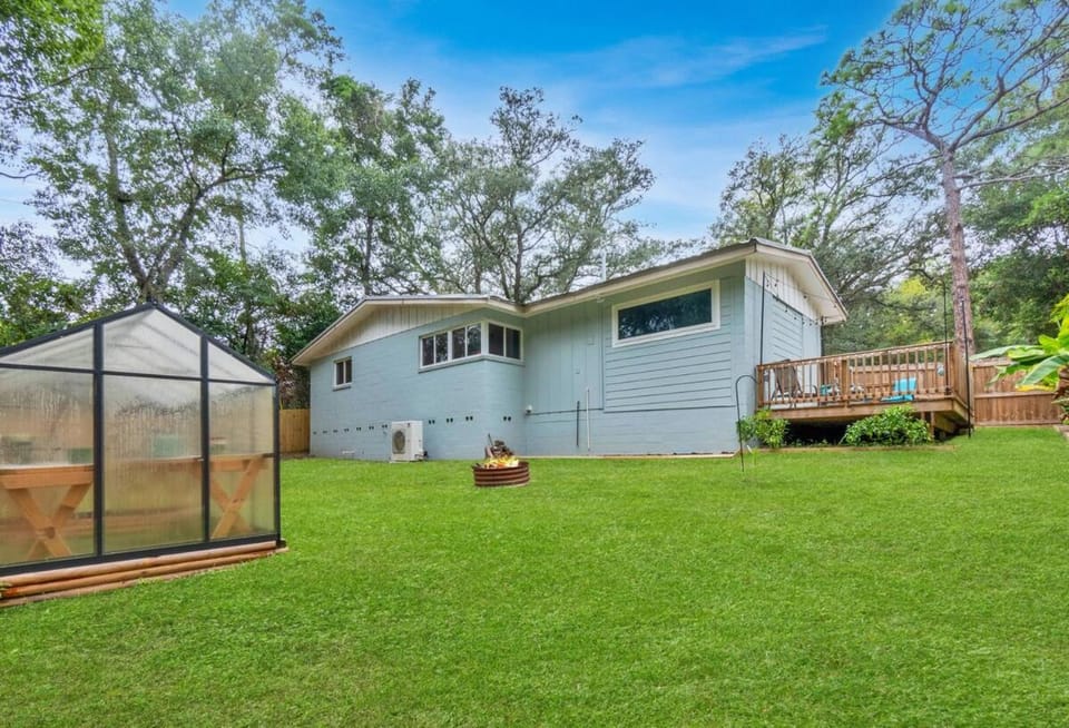 Hill House- Centrally Located, close to everything Villa in Pensacola