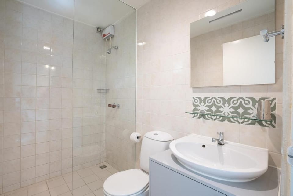 Shower, Toilet, towels