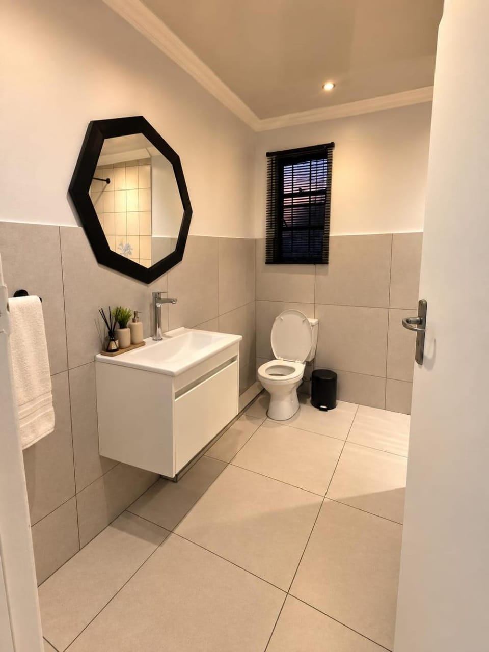 Dinga Guesthouse Bed and Breakfast in Johannesburg