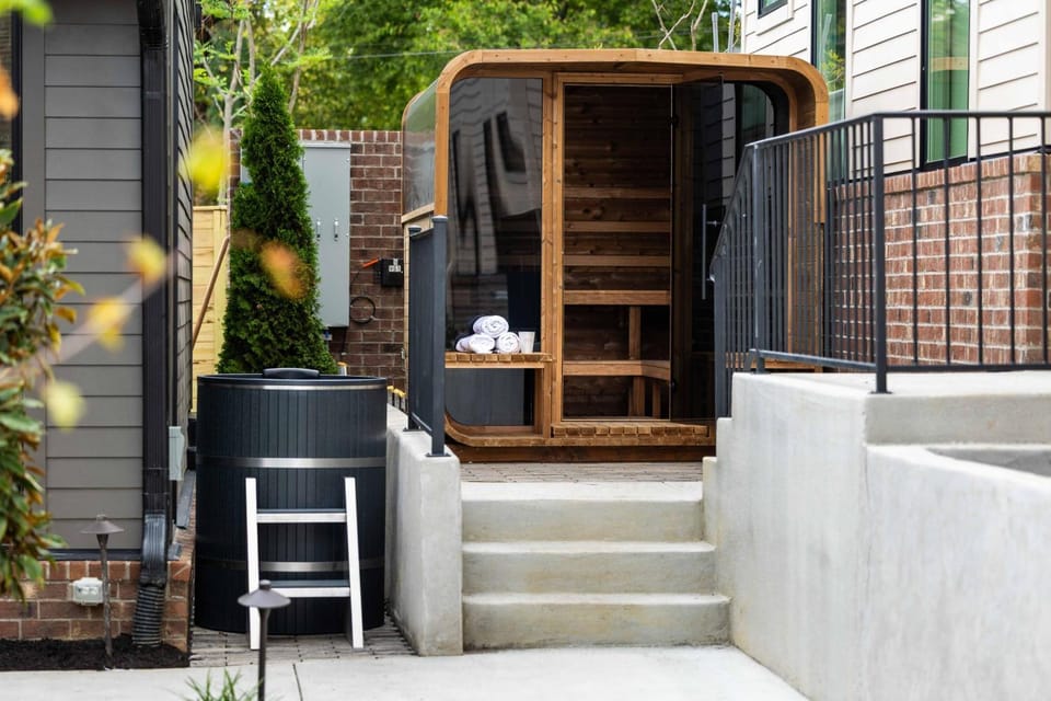 Heated Pool + Hot Tub + Sauna • 7 Min to Broadway House in East Nashville