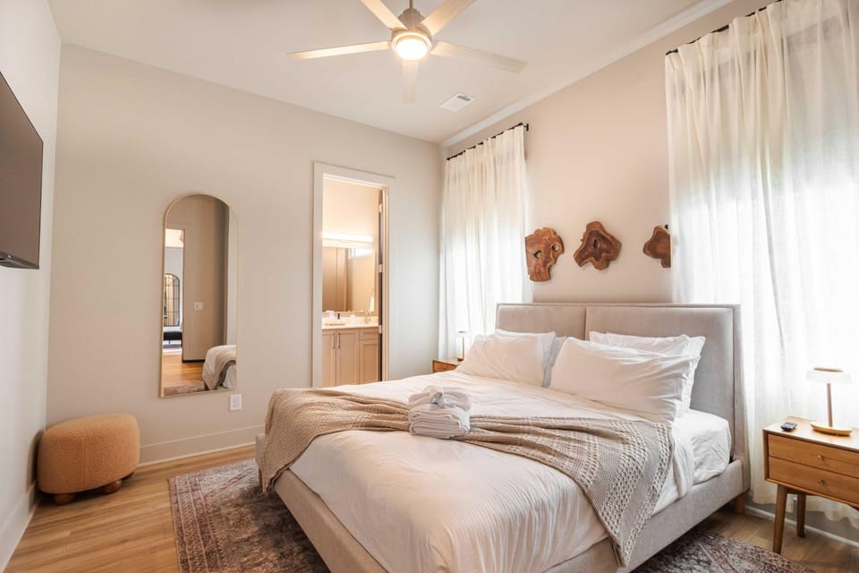 Heated Pool + Hot Tub + Sauna • 7 Min to Broadway House in East Nashville