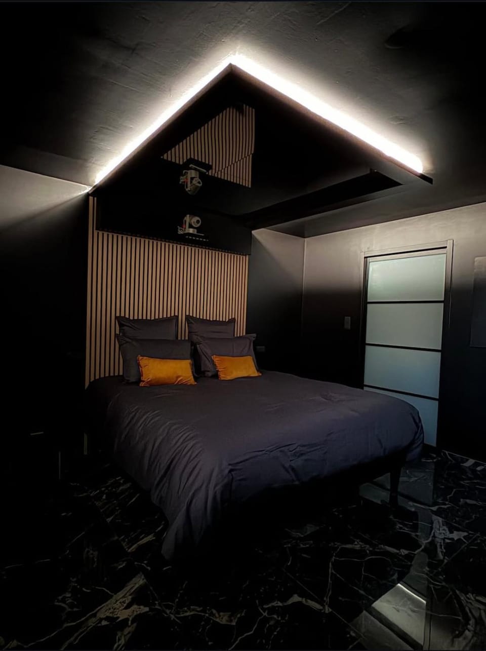 Love Room L'Or sombre House in Brittany