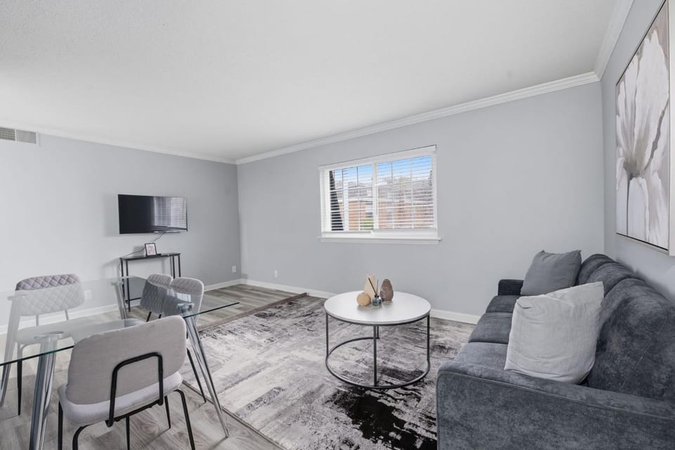 Modern stay near downtown Durham & Duke access Apartment in Durham