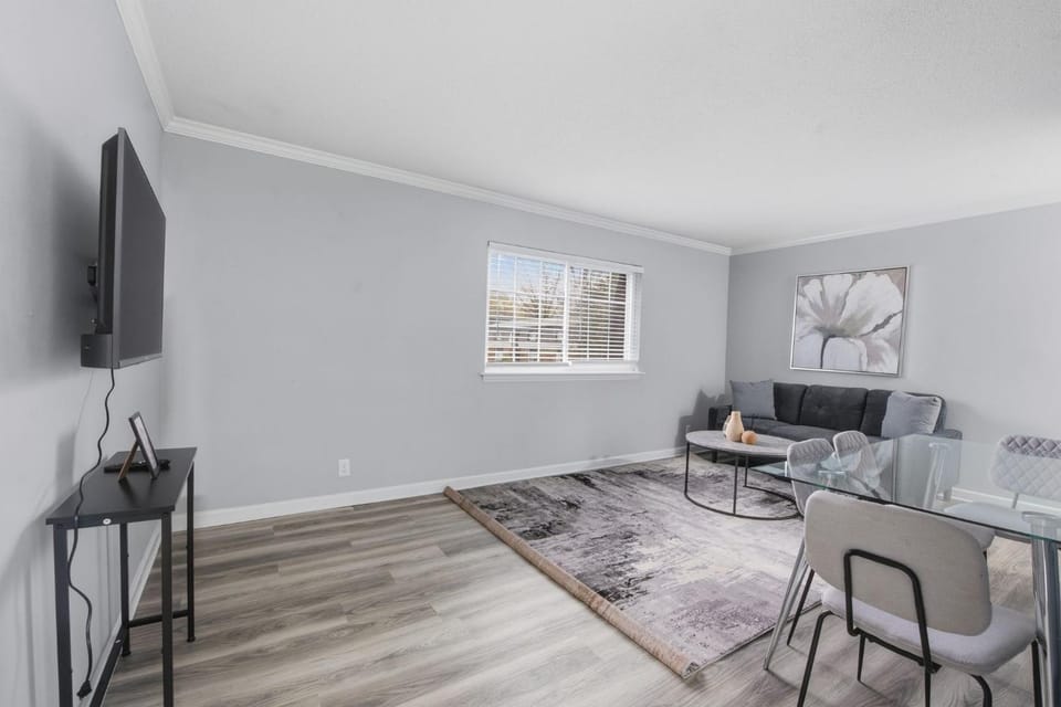 Modern stay near downtown Durham & Duke access Apartment in Durham