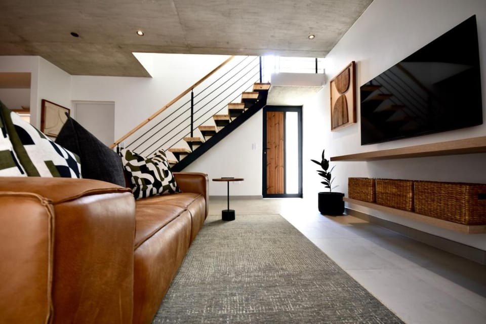 Stylish Family Friendly Townhouse with BBQ Patio Apartment in Khomas Region, Namibia