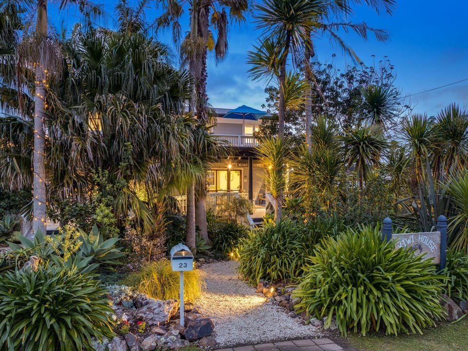 Property building, Facade/entrance, Garden, Street view