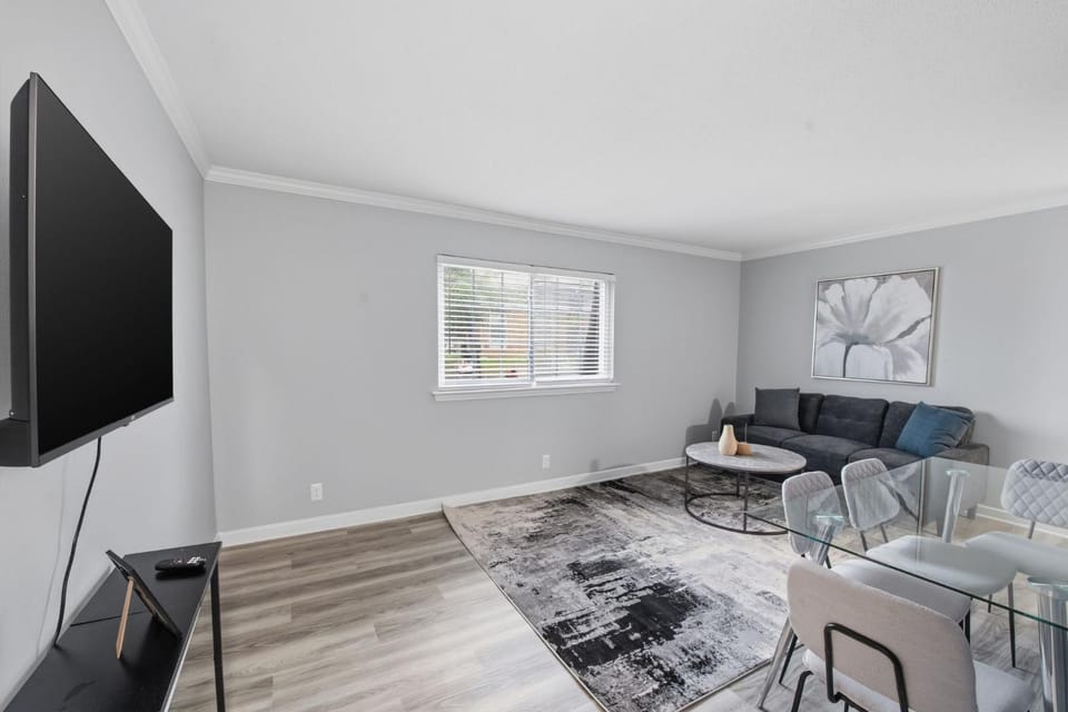 Bright space near downtown Durham & local eats Apartment in Durham
