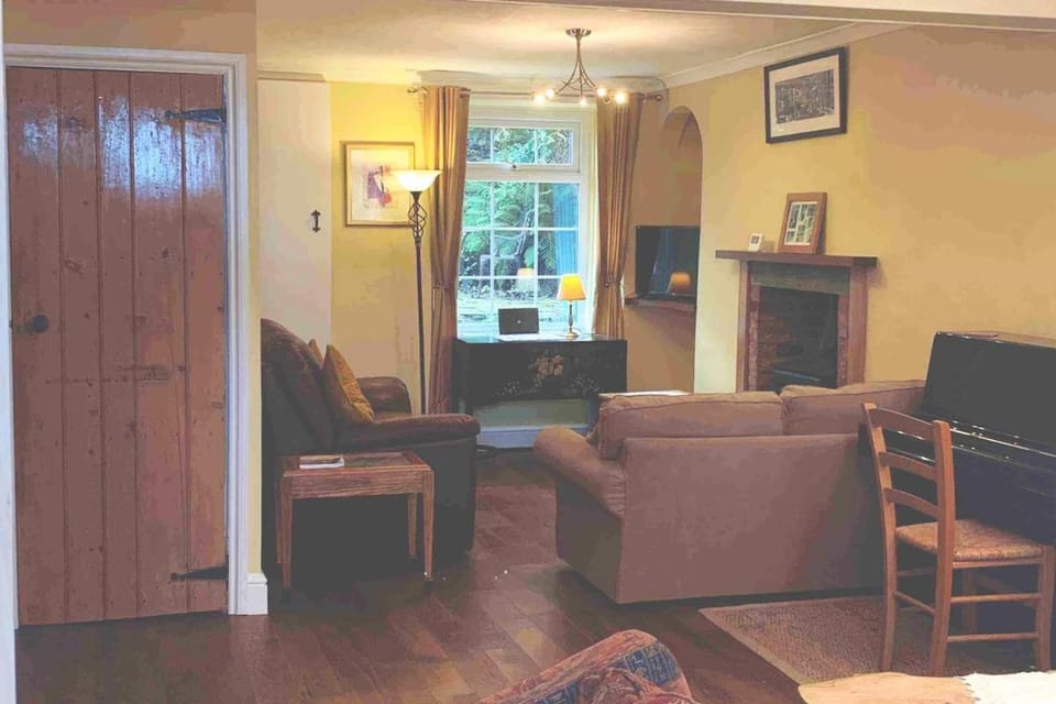 Cosy but spacious 2 bed Victorian character cottage with sea views House in Barrow-in-Furness District