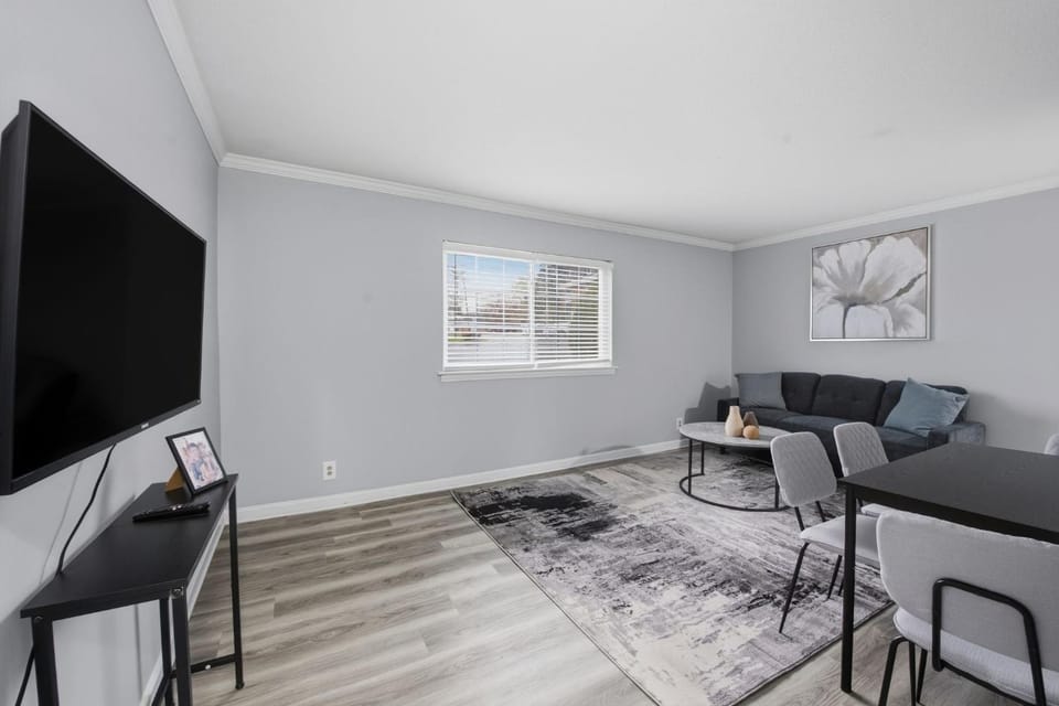 Sleek apartment near Durhams top attractions Apartment in Durham