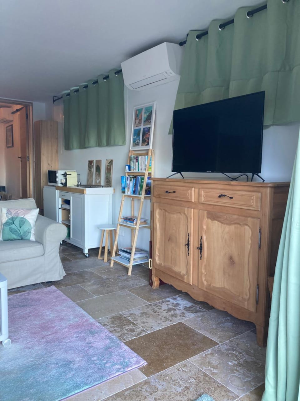 Communal lounge/ TV room, Living room