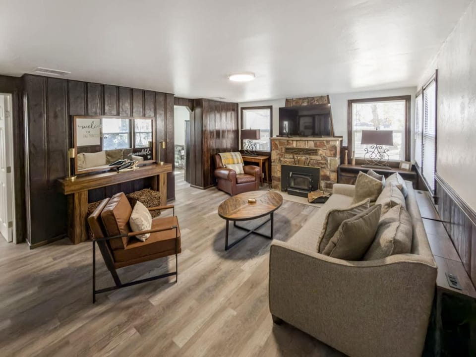 Eagle Point Cottage W Hot tub House in Big Bear