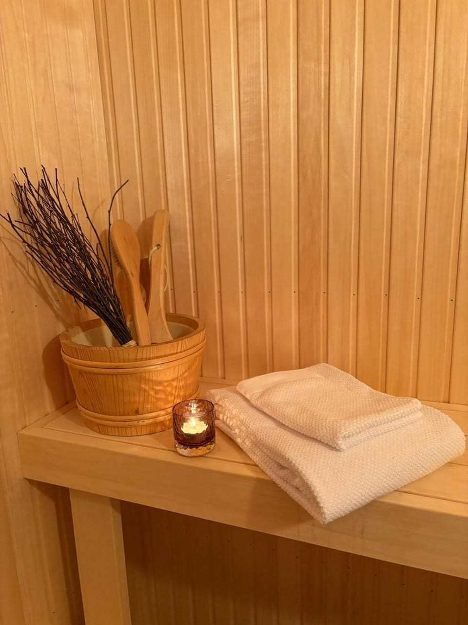 Jacuzzi & Sauna Hilltop Spa Cabin with River Views Cabin in Vestland