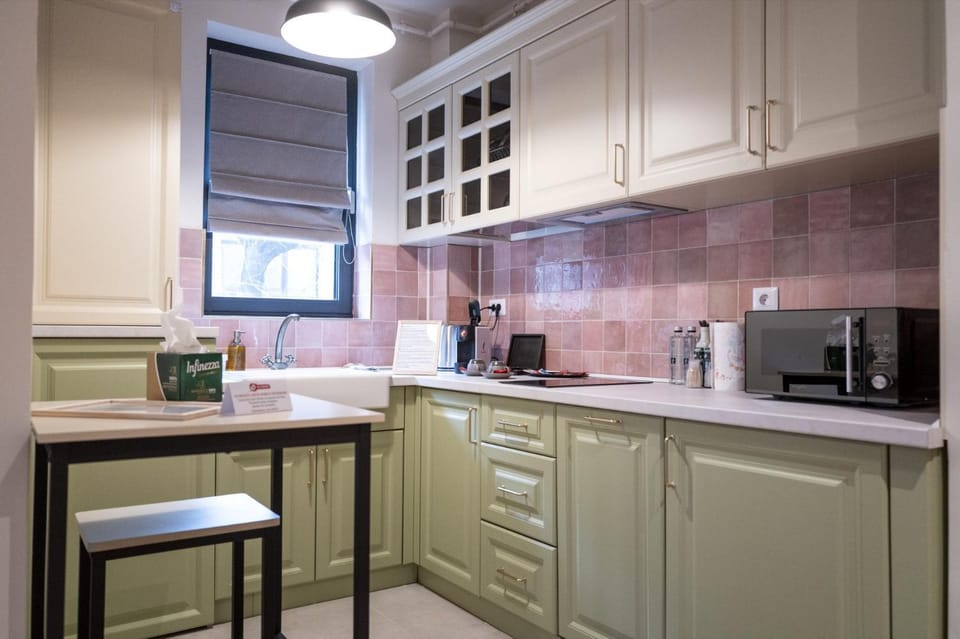 Kitchen or kitchenette