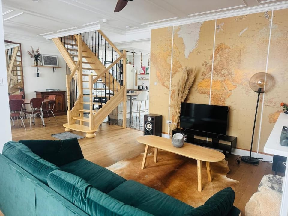 Living room, Seating area
