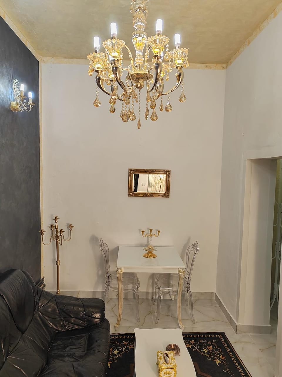 Baroque Palace Black Diamond Apartment in Timiș County