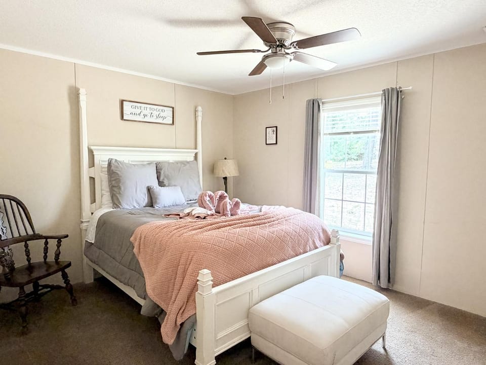 Bed, Natural landscape, TV and multimedia, Bedroom, wardrobe