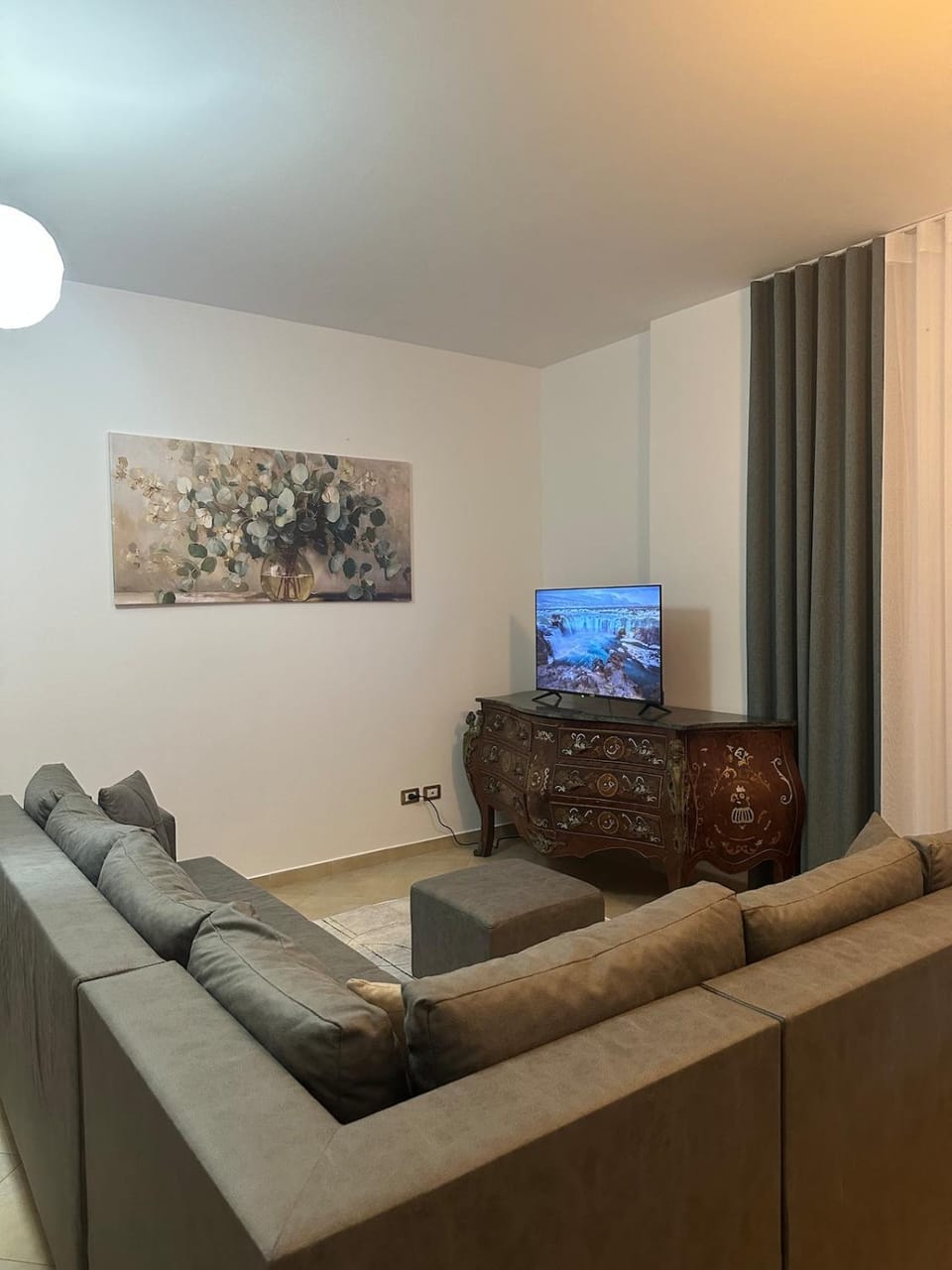 Communal lounge/ TV room, TV and multimedia, Living room, Seating area, Evening entertainment