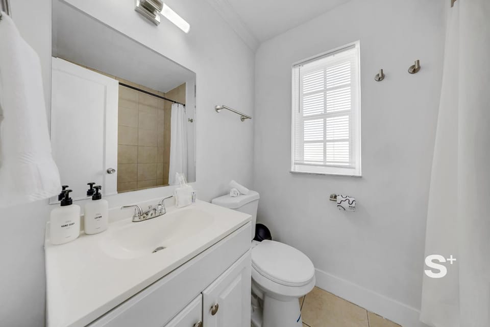 Relax & Unwind, Cozy Studio Steps from the Beach Apartment in Miami Beach