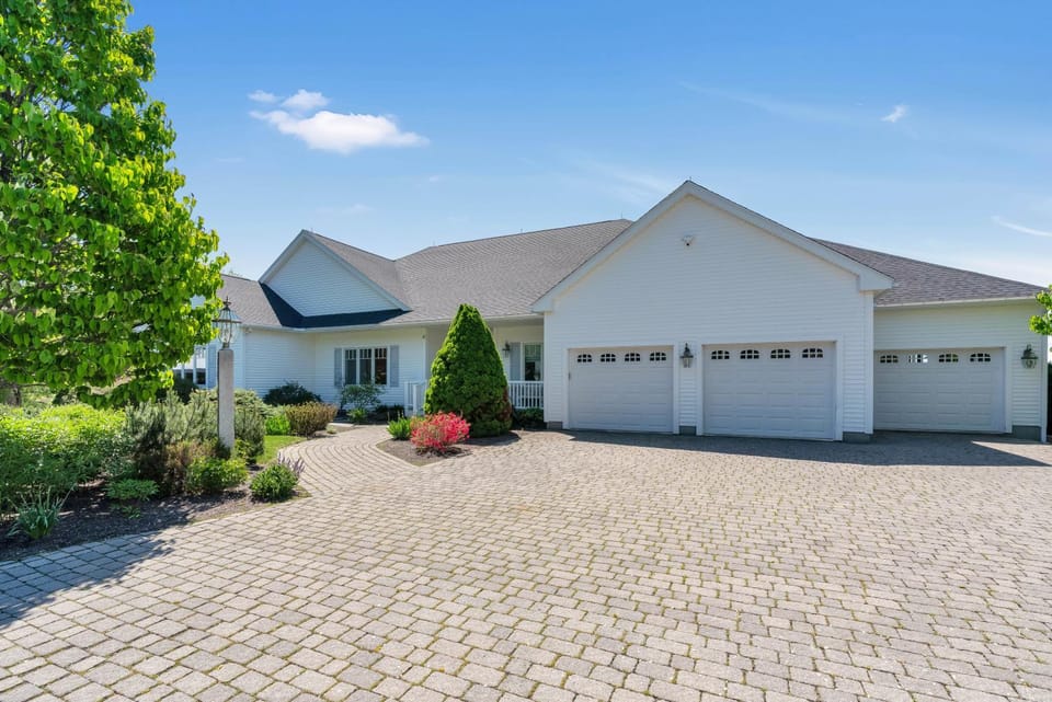The Hill Dog Friendly Panoramic Ocean Views House in Cape Neddick