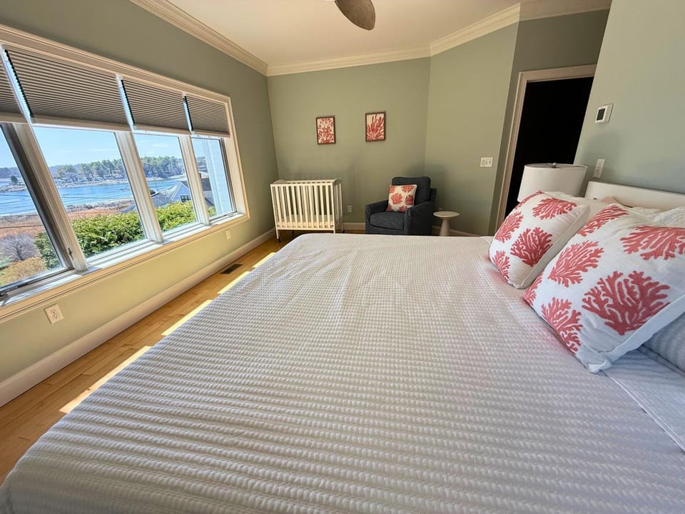 The Hill Dog Friendly Panoramic Ocean Views House in Cape Neddick