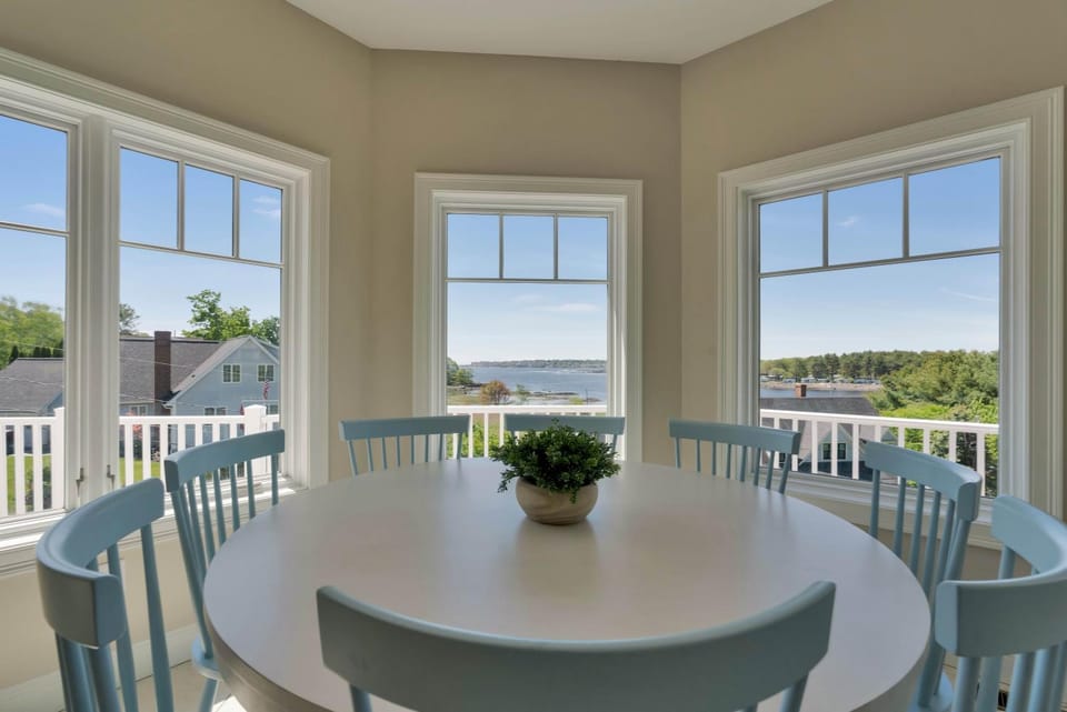 The Hill Dog Friendly Panoramic Ocean Views House in Cape Neddick