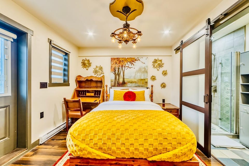 Neocolonial Quarters Bed and Breakfast in Vancouver