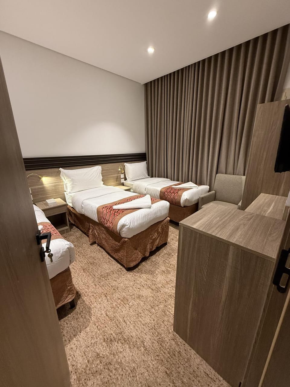 Bed, Photo of the whole room, Bedroom, towels