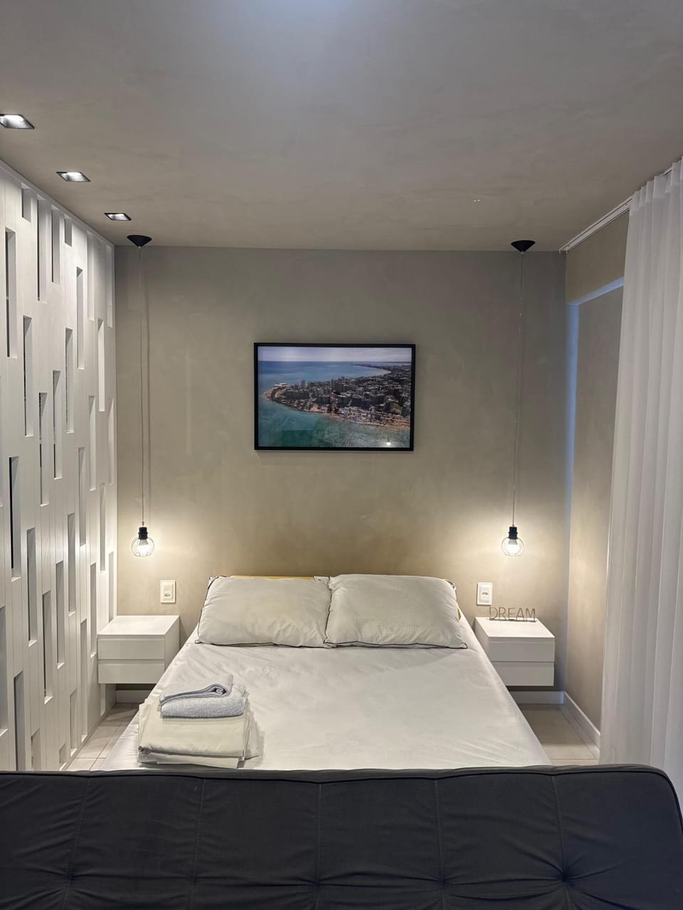Bed, Photo of the whole room, Bedroom, towels