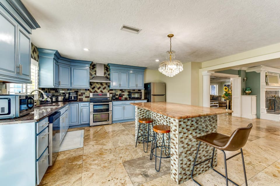 2 Private Pools! 2-Acre Retreat Near Dtwn Sarasota House in Sarasota