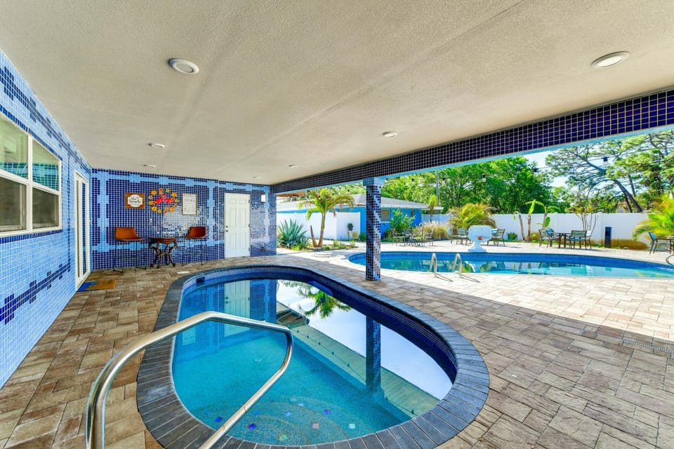 2 Private Pools! 2-Acre Retreat Near Dtwn Sarasota House in Sarasota