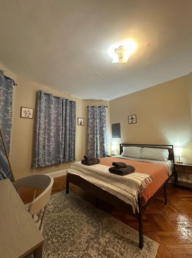 -No28- Cozy Spacious Room in a House - Steps away from Harvard Square & Red Line T Station at Cambridge Boston Vacation rental in Allston