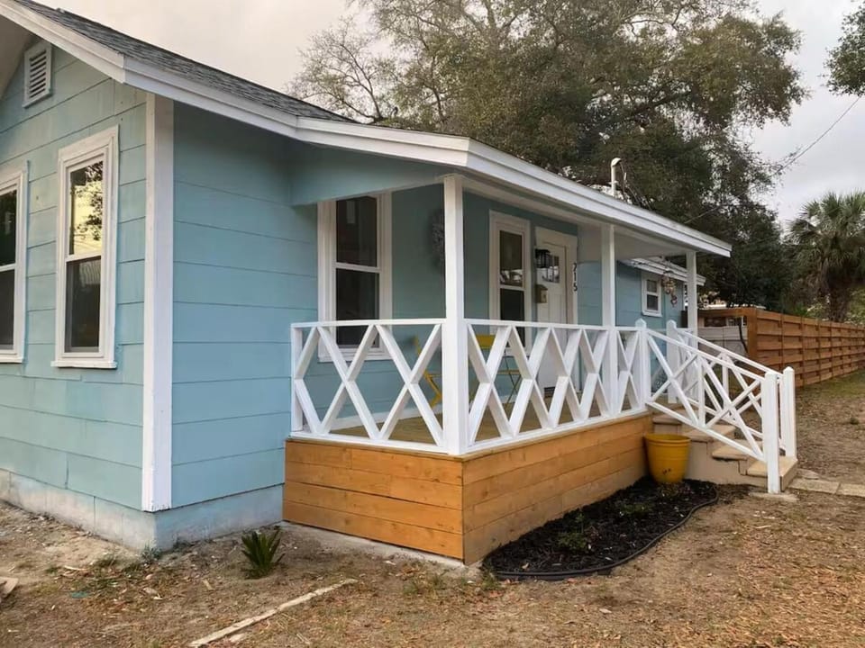 The Cozy Cottage- Close to Everything! Villa in Pensacola