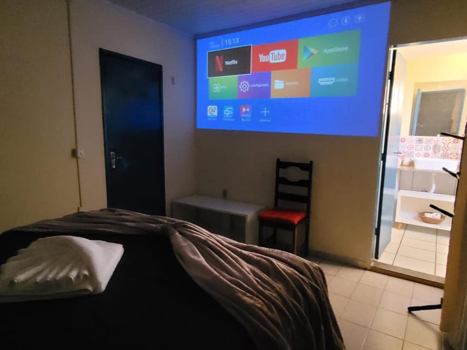 Bed, TV and multimedia, Bedroom