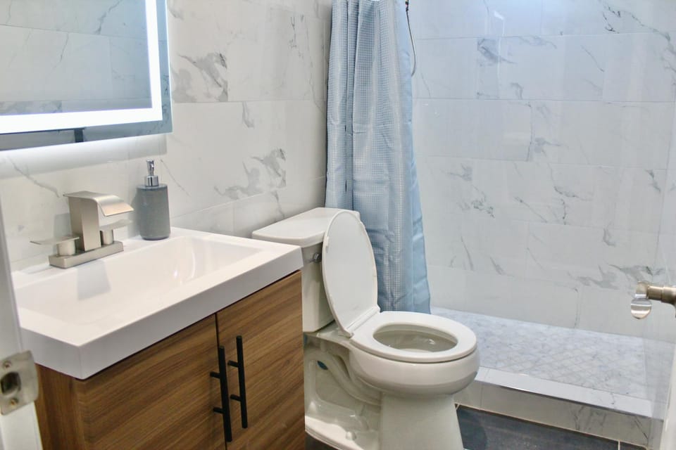 Minutes From Manhattan 2-Bedroom Apartments in LIC Astoria Queens Apartment hotel in Astoria