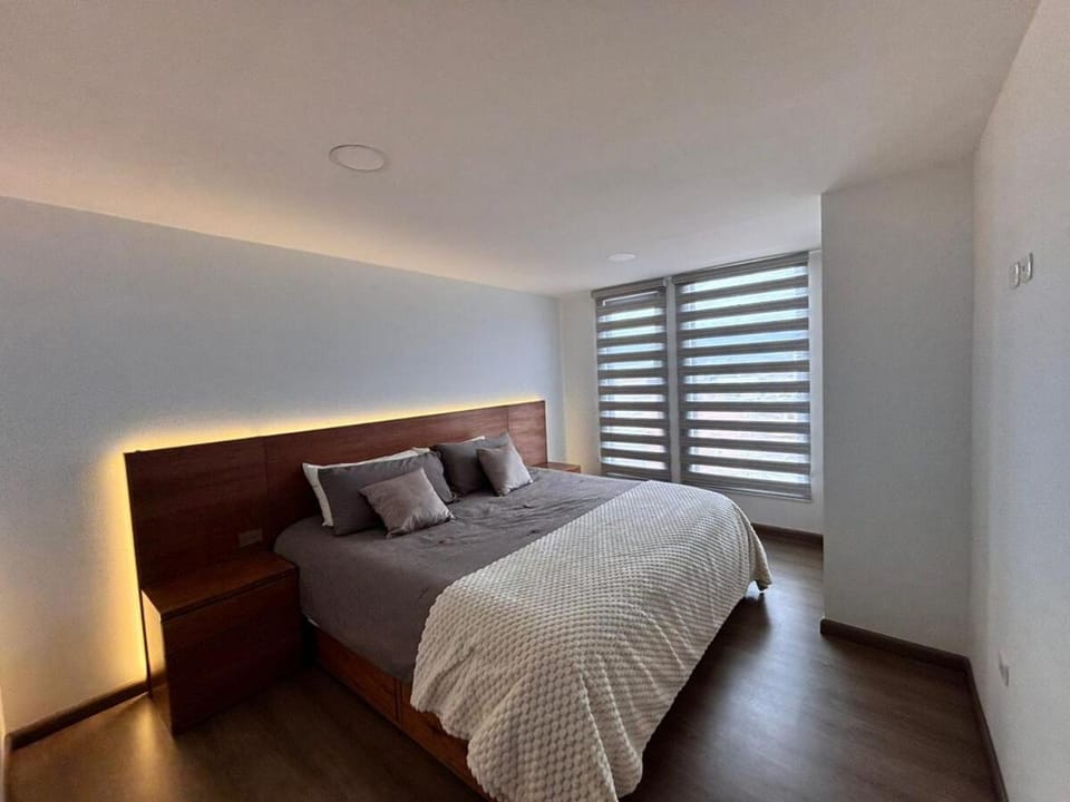 Rio Skyline Luxury Apartment with Fast Wi-Fi and Parking Apartment in Riobamba
