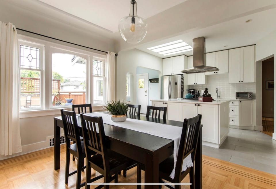 Family-Friendly Vancouver Home in Fraserhood - Sleeps 12 House in Vancouver